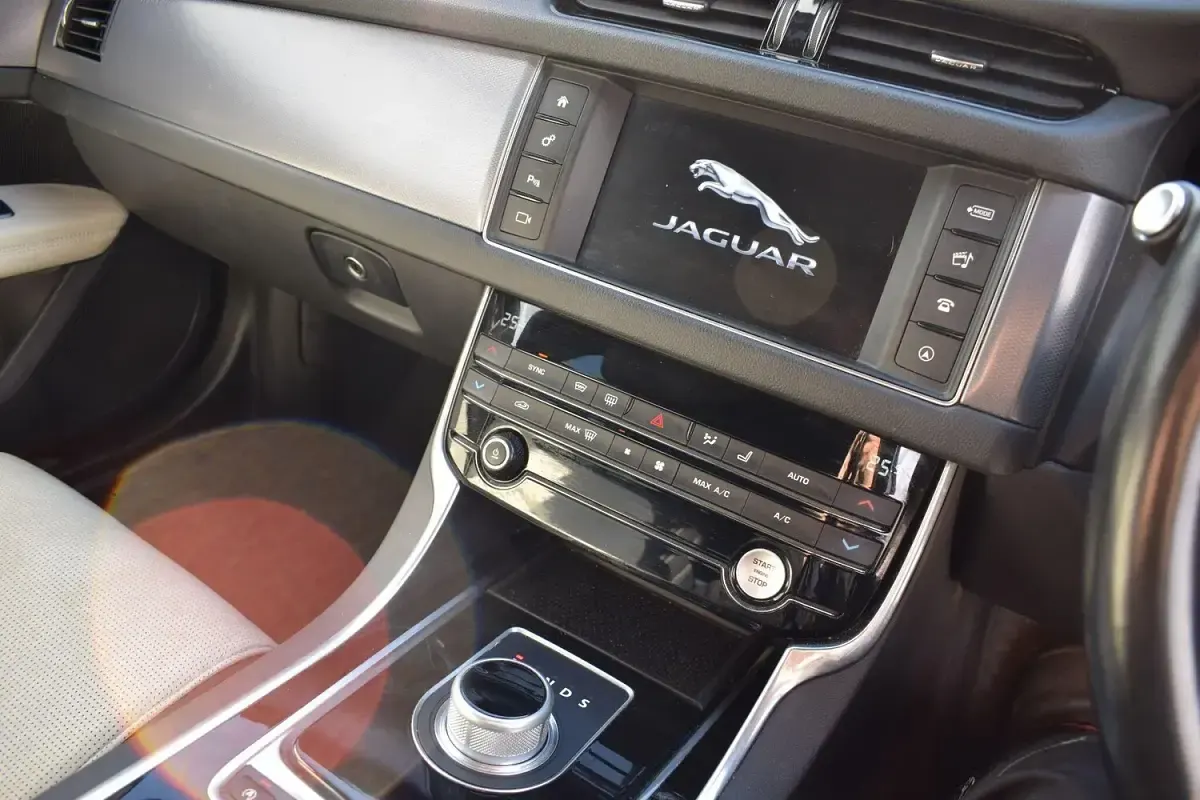Used Jaguar XF R-Sport 163 HP (119 kW) 2016 Black Sedan