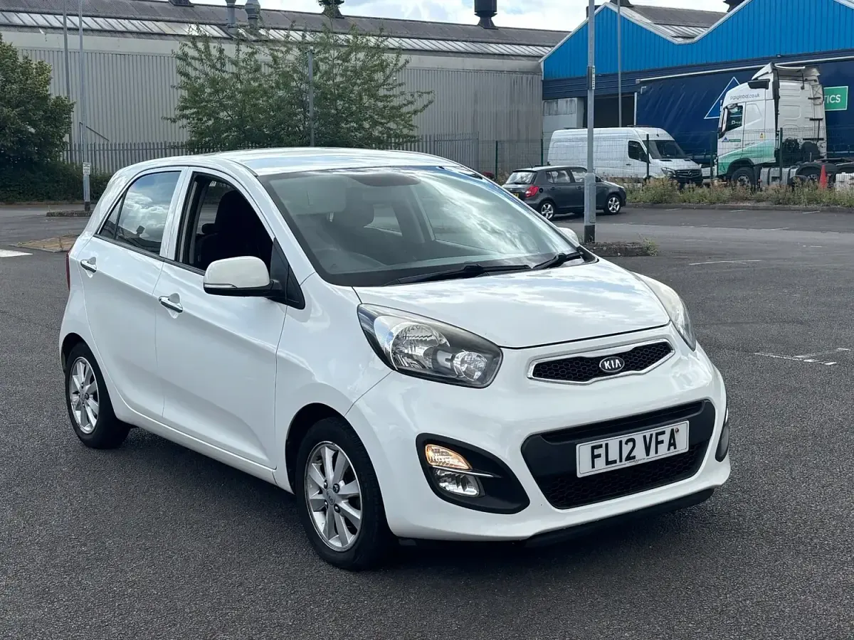 Used Kia Picanto 84 HP (61 kW) 2012 White Hatchback