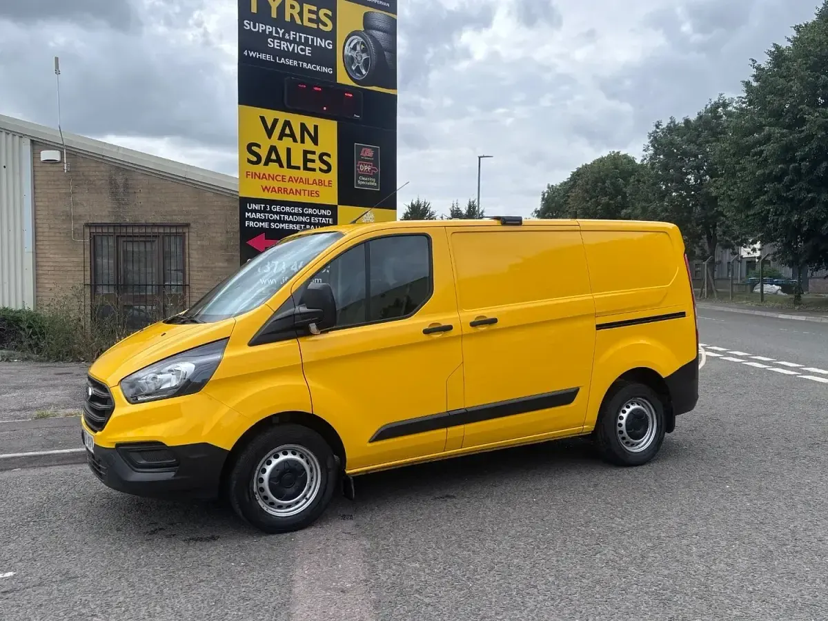 Used Ford Transit Custom 130 HP (95 kW) 2022 Yellow Van