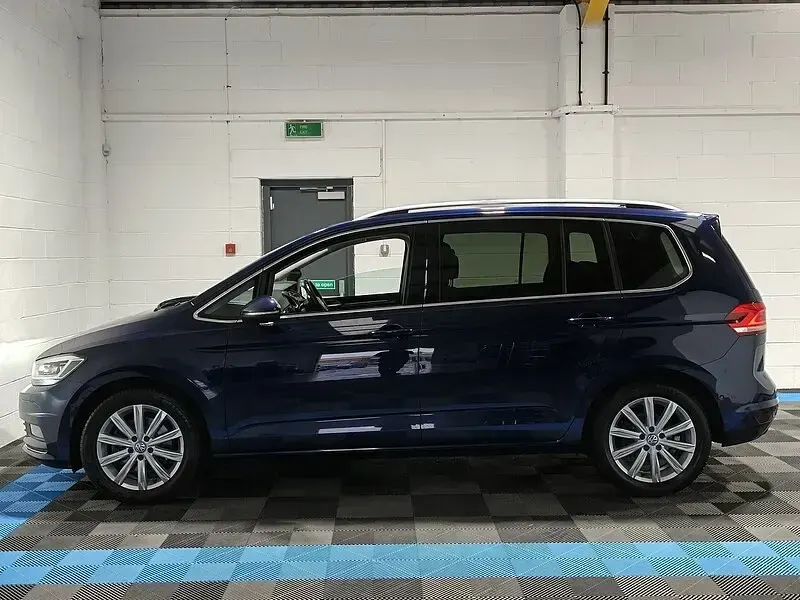 Used VW Touran SEL 150 HP (110 kW) 2025 Blue MPV