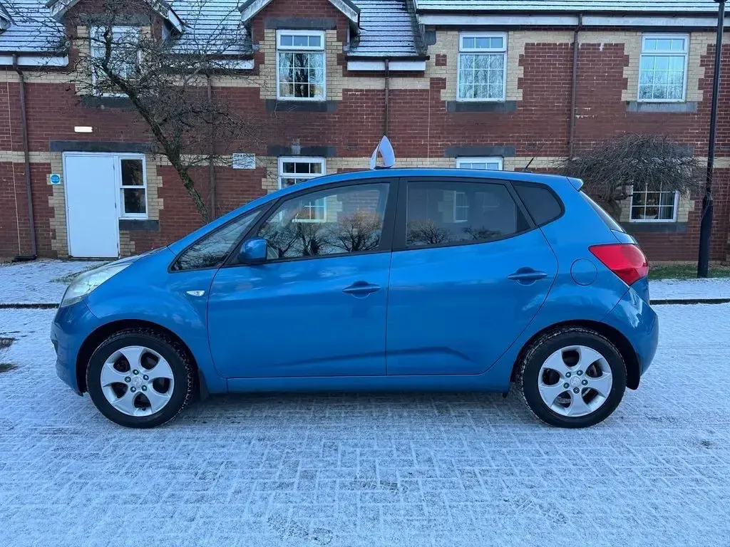 Used Kia Venga 89 HP (65 kW) 2011 Blue Hatchback