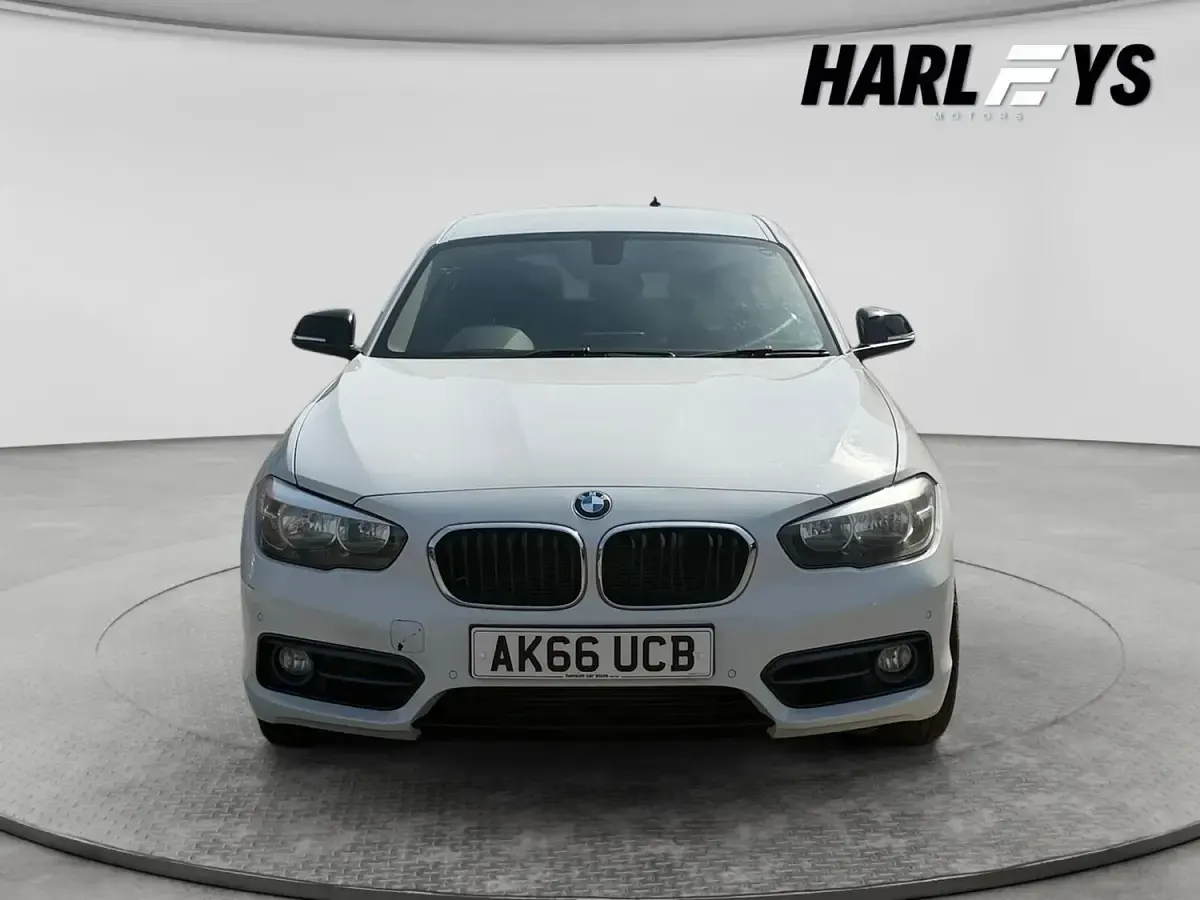 Used BMW 118 Sport Line 2017 White Hatchback
