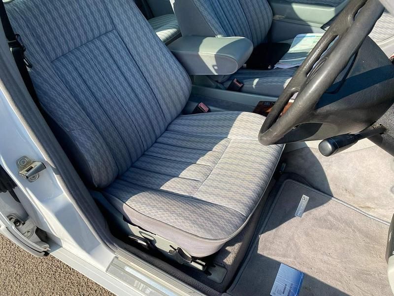 Used Mercedes 220 1993 White Sedan