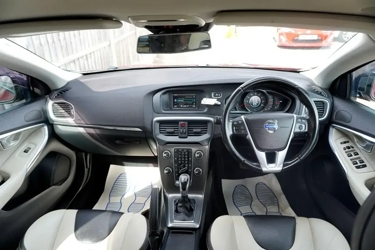 Used Volvo V40 2015 Red Hatchback