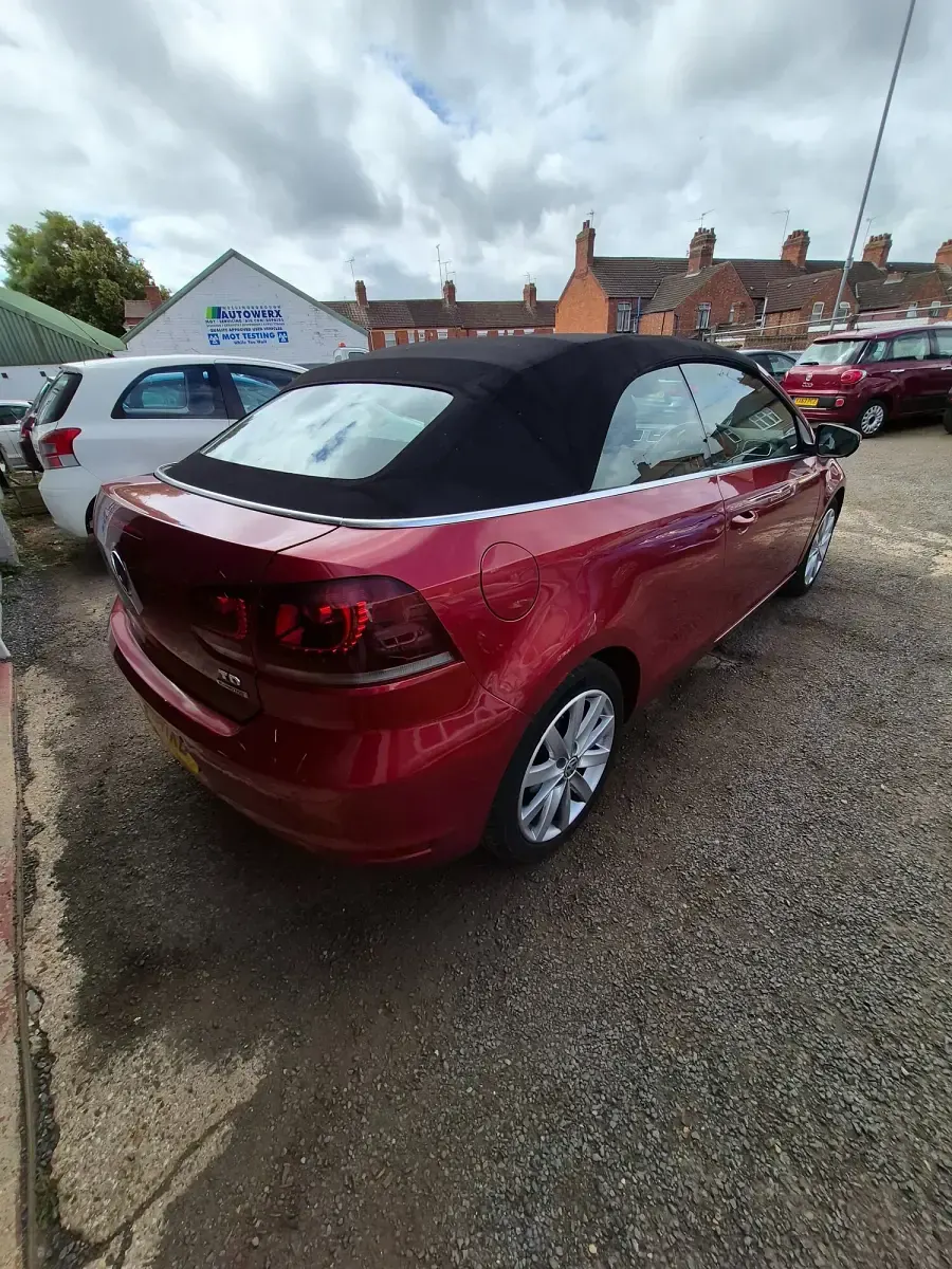 Used VW Golf Cabriolet SE 105 HP (77 kW) 2012 Red Cabriolet
