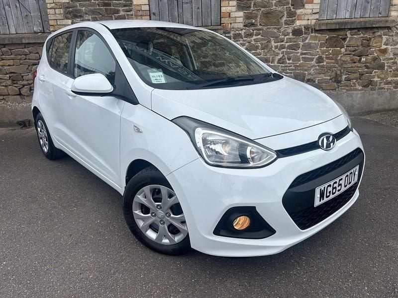 White Used 2015 Hyundai i10 SE Hatchback | £7,395 (Fair price) - Image 1/4