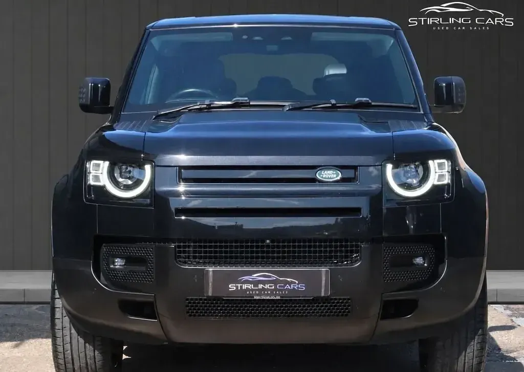 Używany Land Rover Defender HSE 250 KM (183 kW) 2022 Czarny SUV