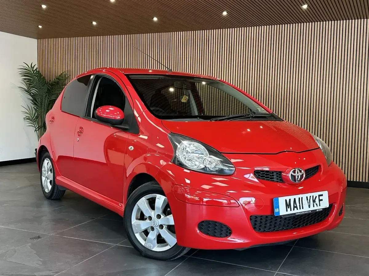 Used Toyota Aygo 68 HP (50 kW) 2011 Red Hatchback