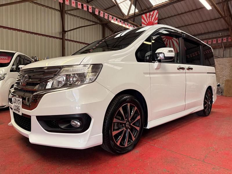 White Used 2013 Honda Stepwgn MPV | £13,995 - Image 1/4