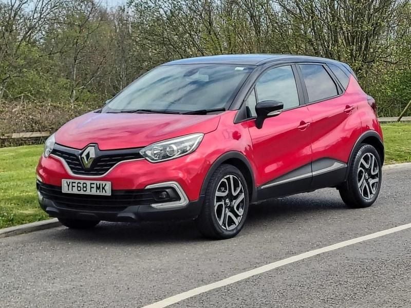 Used Renault Captur Iconic 90 HP (66 kW) 2018 Red/black SUV
