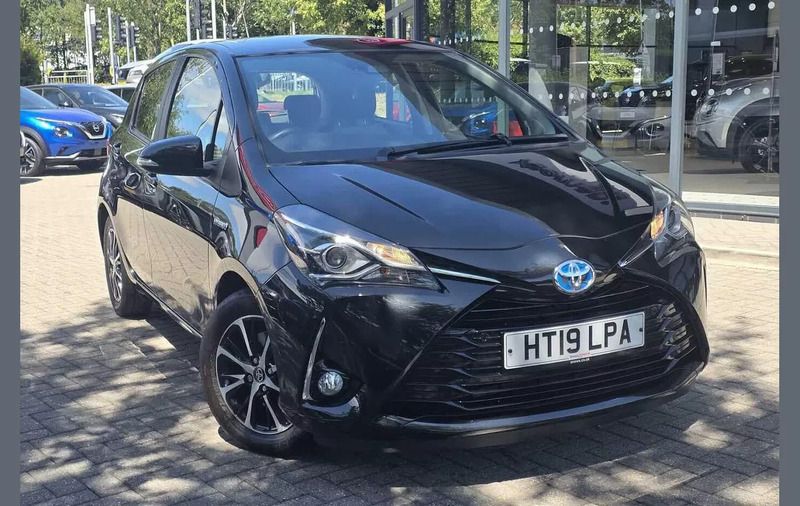 Black Used 2019 Toyota Yaris Hybrid Hatchback | £11,490 (Good price) - Image 1/4