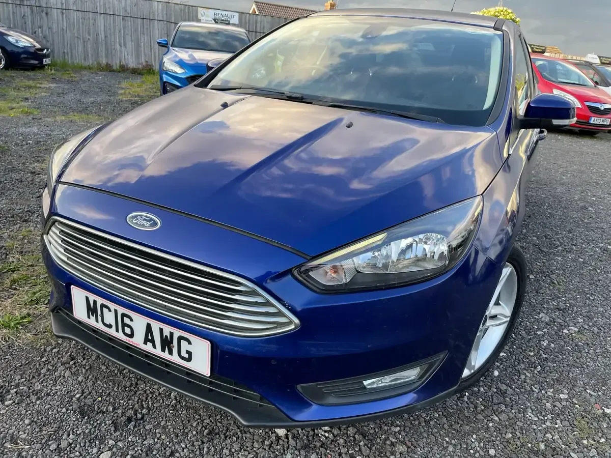 Begagnad Ford Focus Zetec 2016 Blå Halvkombi