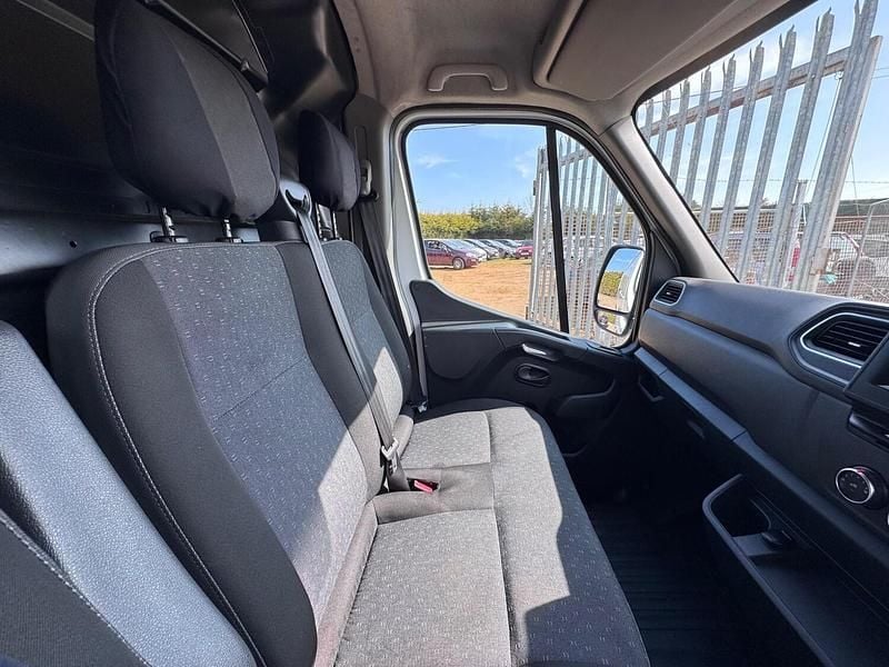 Used Vauxhall Movano Edition 135 HP (99 kW) 2021 White MPV