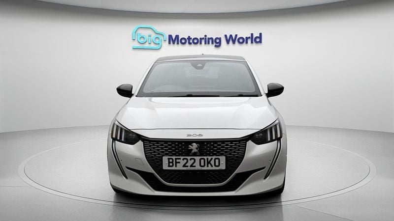 Used Peugeot 208 GT 102 HP (75 kW) 2022 White Hatchback