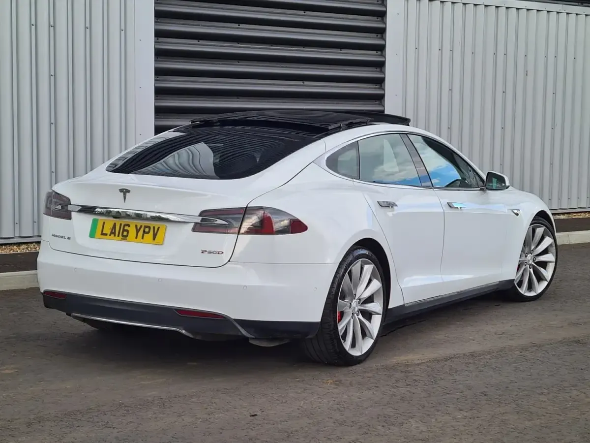 Used Tesla Model S 314 kW (428 HP) 2016 White Hatchback