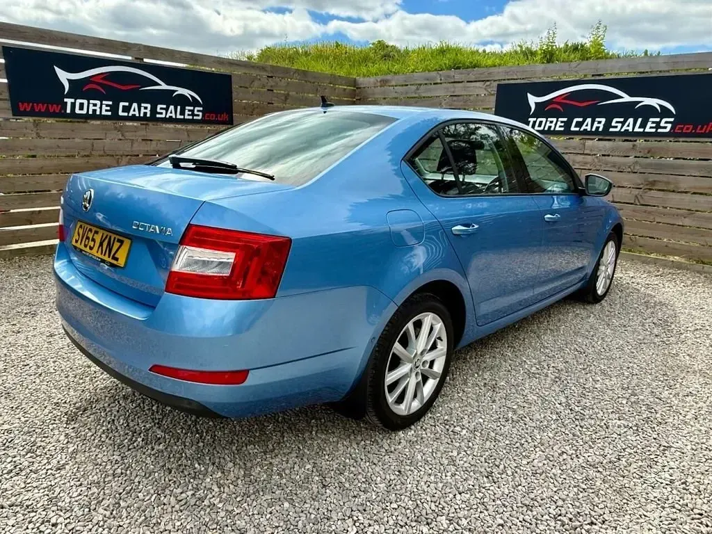 Usado Skoda Octavia SE L 150 CV (110 kW) 2015 Azul Familiar