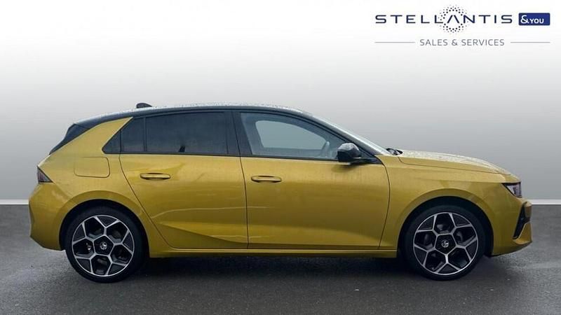 Used Vauxhall Astra Ultimate 128 HP (94 kW) 2024 Hatchback