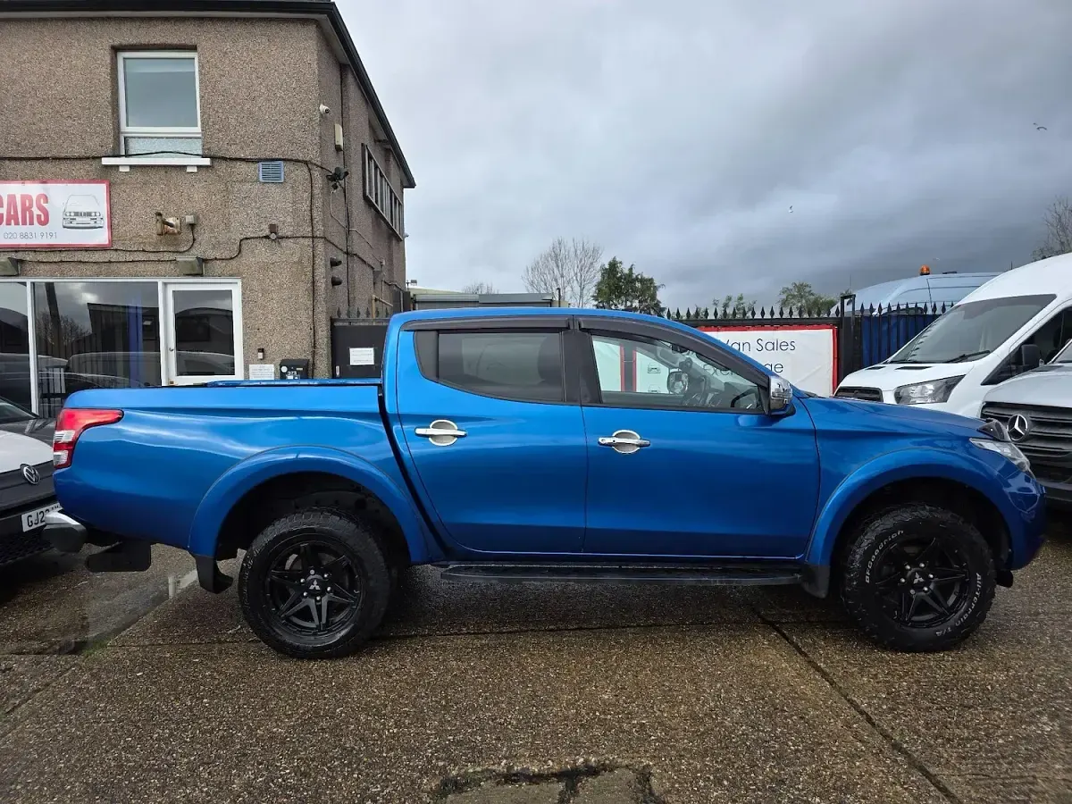 Used Mitsubishi L200 181 HP (133 kW) 2018 Blue Pickup