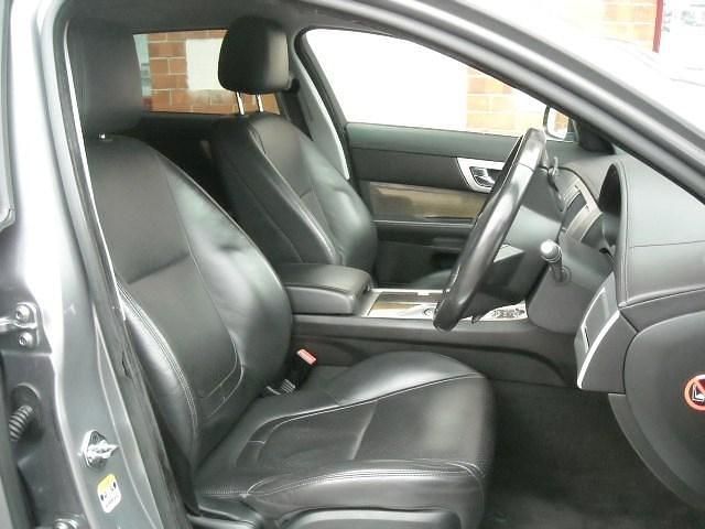 Used Jaguar XF Sportbrake Premium Luxury 200 HP (147 kW) 2014 Grey met Estate