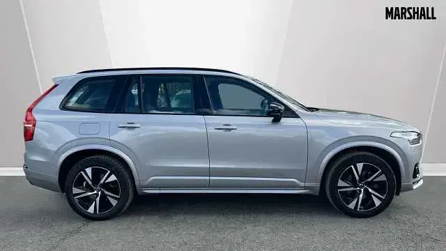 Begagnad Volvo XC90 Plus 235 HK (172 kW) 2023 Silver SUV