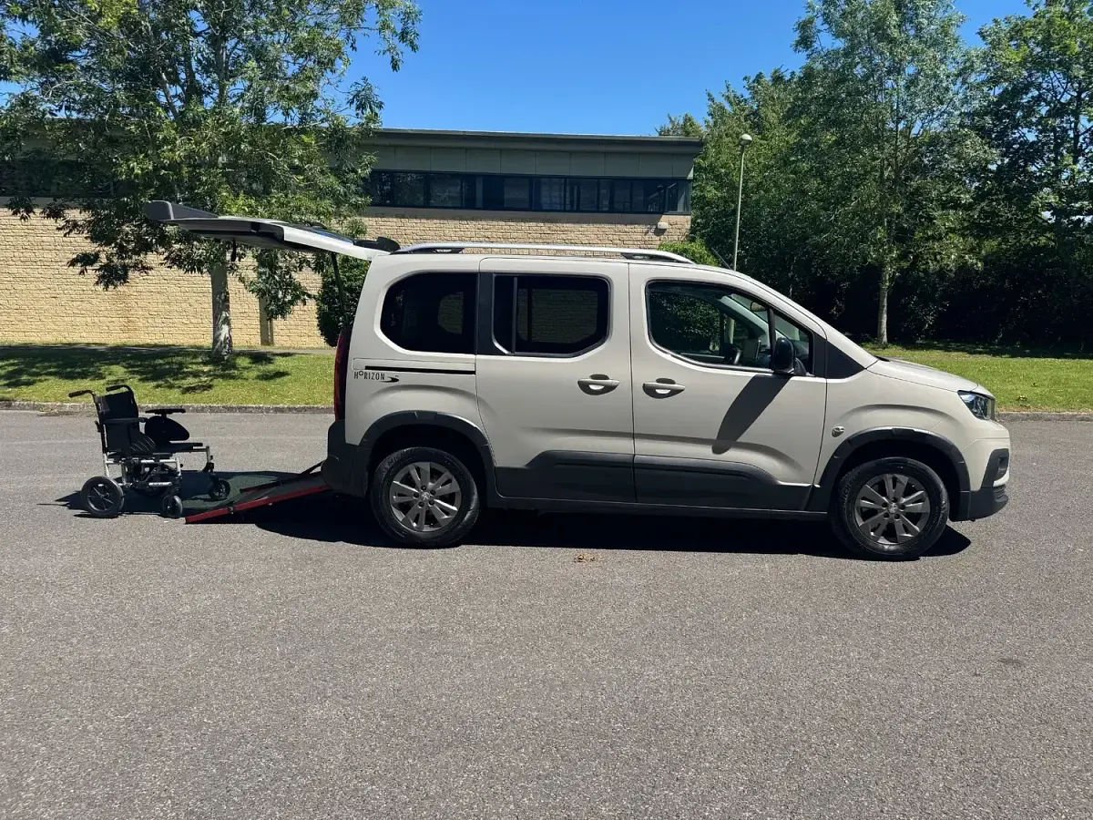 Used Peugeot Rifter 110 HP (80 kW) 2022 Beige MPV