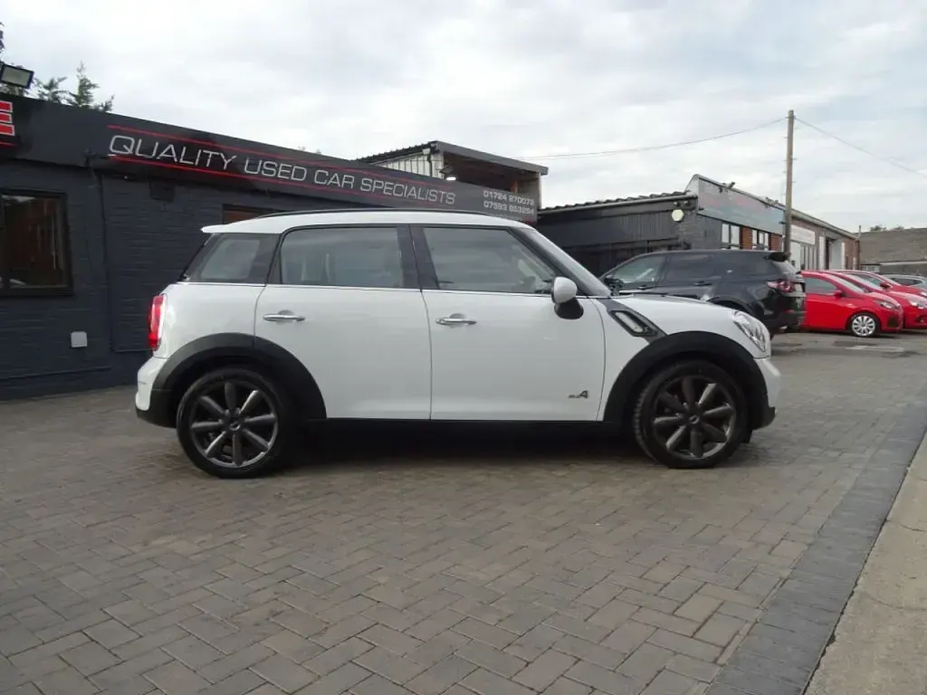 Used Mini Cooper S 2011 White Hatchback