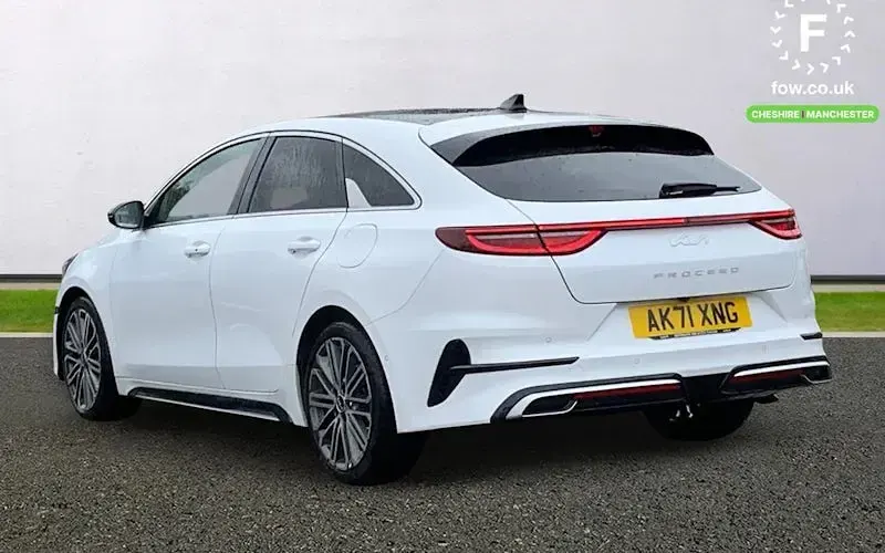 Used Kia ProCeed GT-Line S 160 HP (117 kW) 2021 White Estate