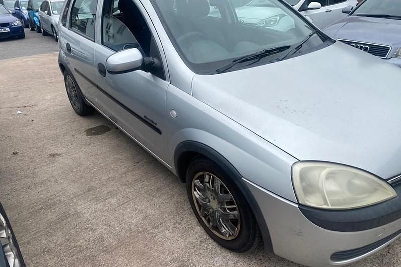 Silver Used 2002 Vauxhall Corsa Comfort Hatchback | £1,095 (Good price) - Image 1/1