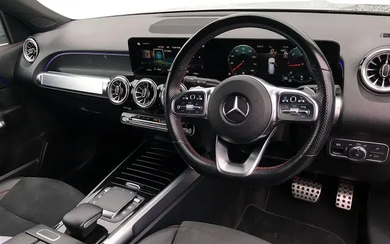Used Mercedes GLB200 Executive 150 HP (110 kW) 2022 Silver SUV