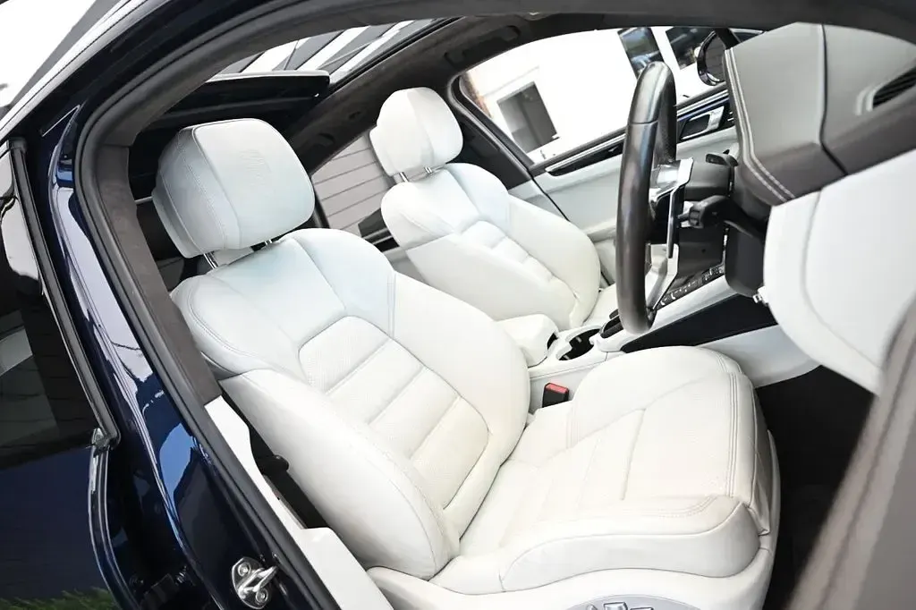 Used Porsche Macan Turbo 400 HP (294 kW) 2017 Blue SUV