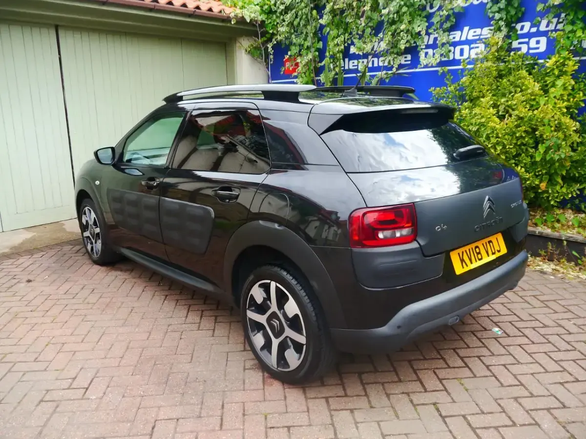 Used Citroën C4 Cactus Flair 110 HP (80 kW) 2018 Black Hatchback