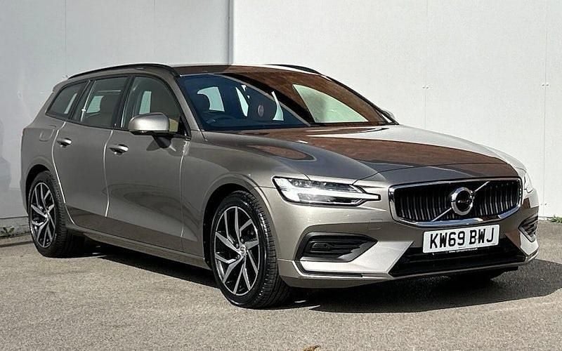 Used 2020 Volvo V60 Momentum Estate | £20,451 (Good price) - Image 1/4