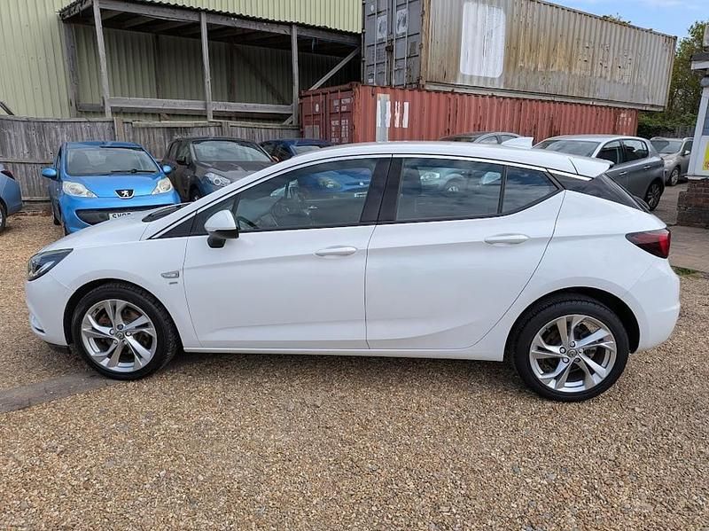 Usado Vauxhall Astra SRi 2017 Blanco Utilitario