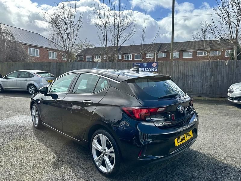 Begagnad Vauxhall Astra SRi 2018 Svart Halvkombi