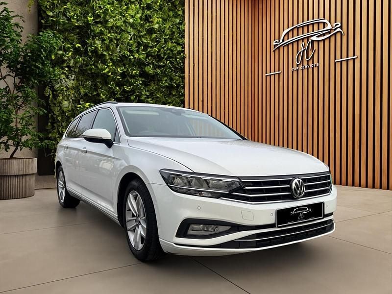 Used VW Passat SE 150 HP (110 kW) 2020 White Estate