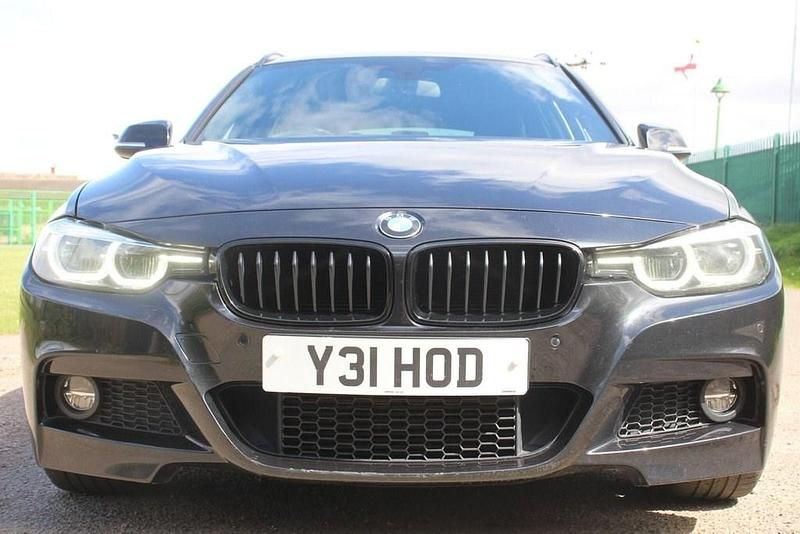 Usado BMW 330 M Sport 2018 Negro Familiar