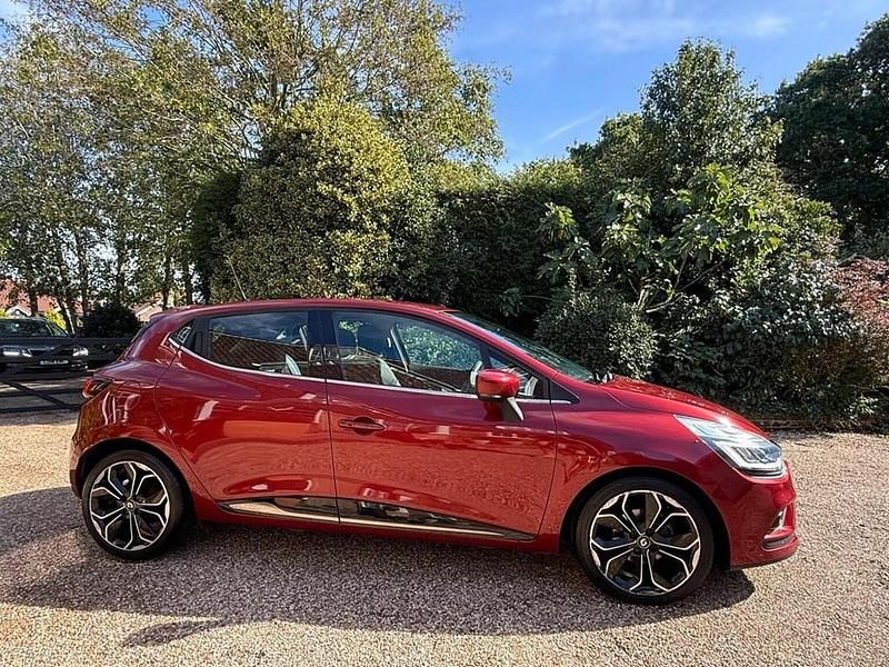 Used Renault Clio IV Dynamique 2016 Red Hatchback