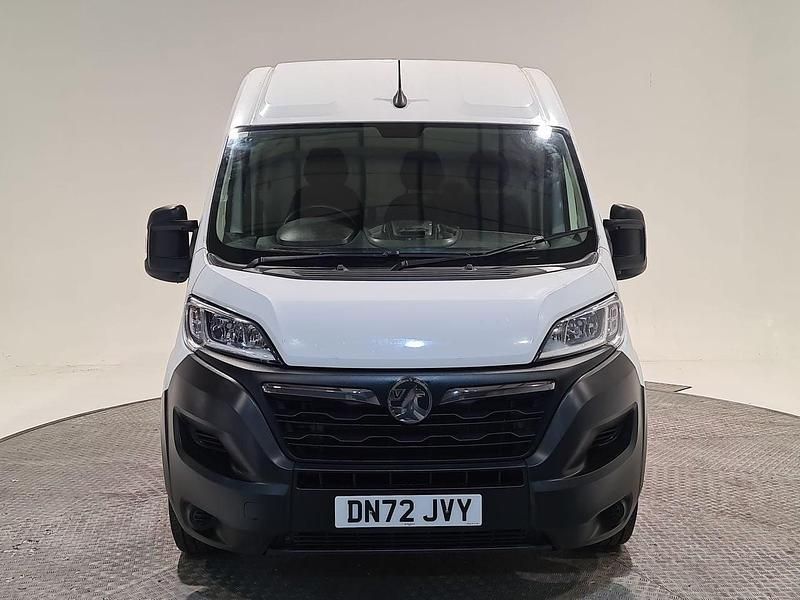 Used Vauxhall Movano 140 HP (102 kW) 2023 White MPV
