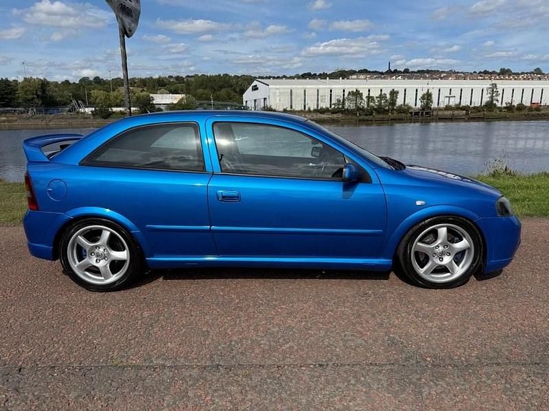 Used Vauxhall Astra 196 HP (144 kW) 2003 Blue Hatchback