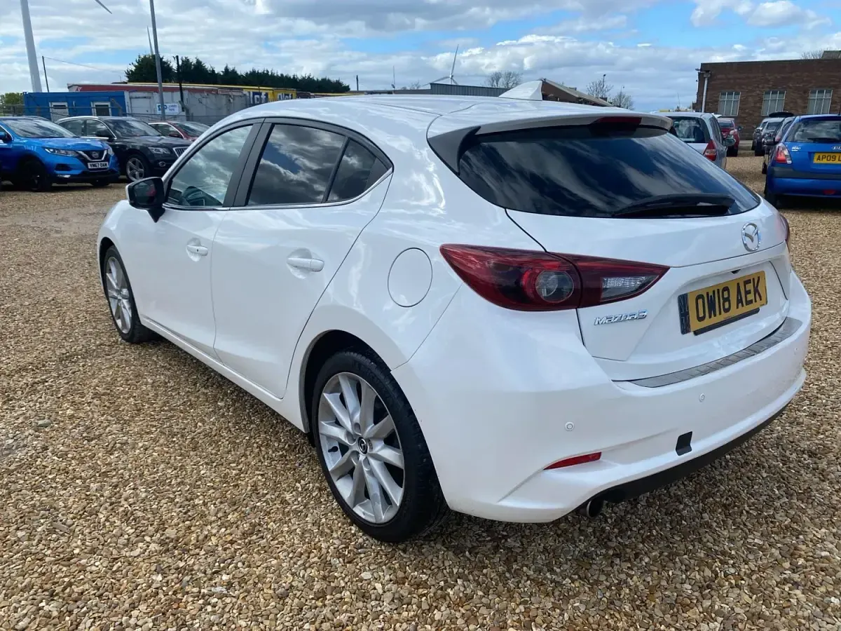 Usado Mazda 3 Inclusive 150 CV (110 kW) 2018 Blanco Utilitario