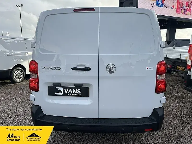 Used Vauxhall Vivaro 145 HP (106 kW) 2024 White MPV