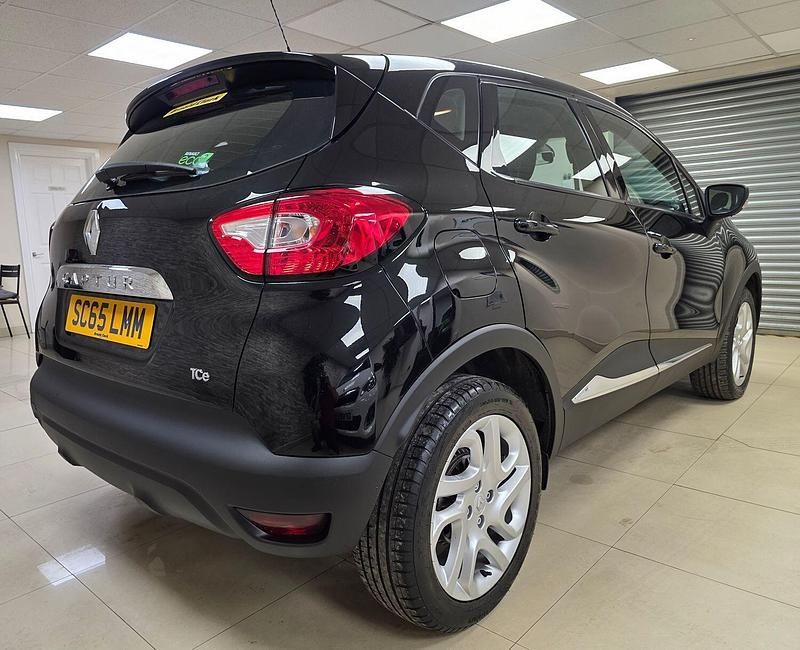 Used Renault Captur Dynamique 90 HP (66 kW) 2015 Black SUV
