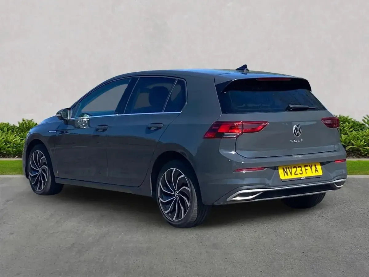 Second-hand VW Golf VIII Edition 150 CP (110 kW) 2023 Gri Hatchback