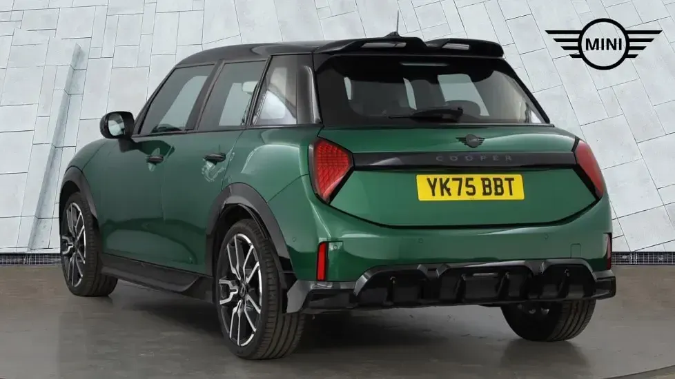 Used Mini Cooper Hatch 113 kW (154 HP) 2026 Green Hatchback