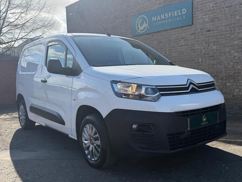 Begagnad Citroën Berlingo 75 HK (55 kW) 2021 Vit Minibuss