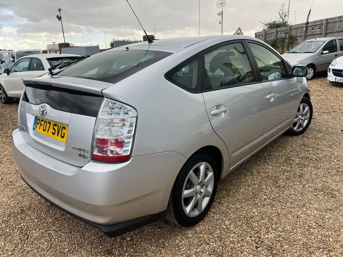 Used Toyota Prius 113 HP (83 kW) 2007 Silver Hatchback