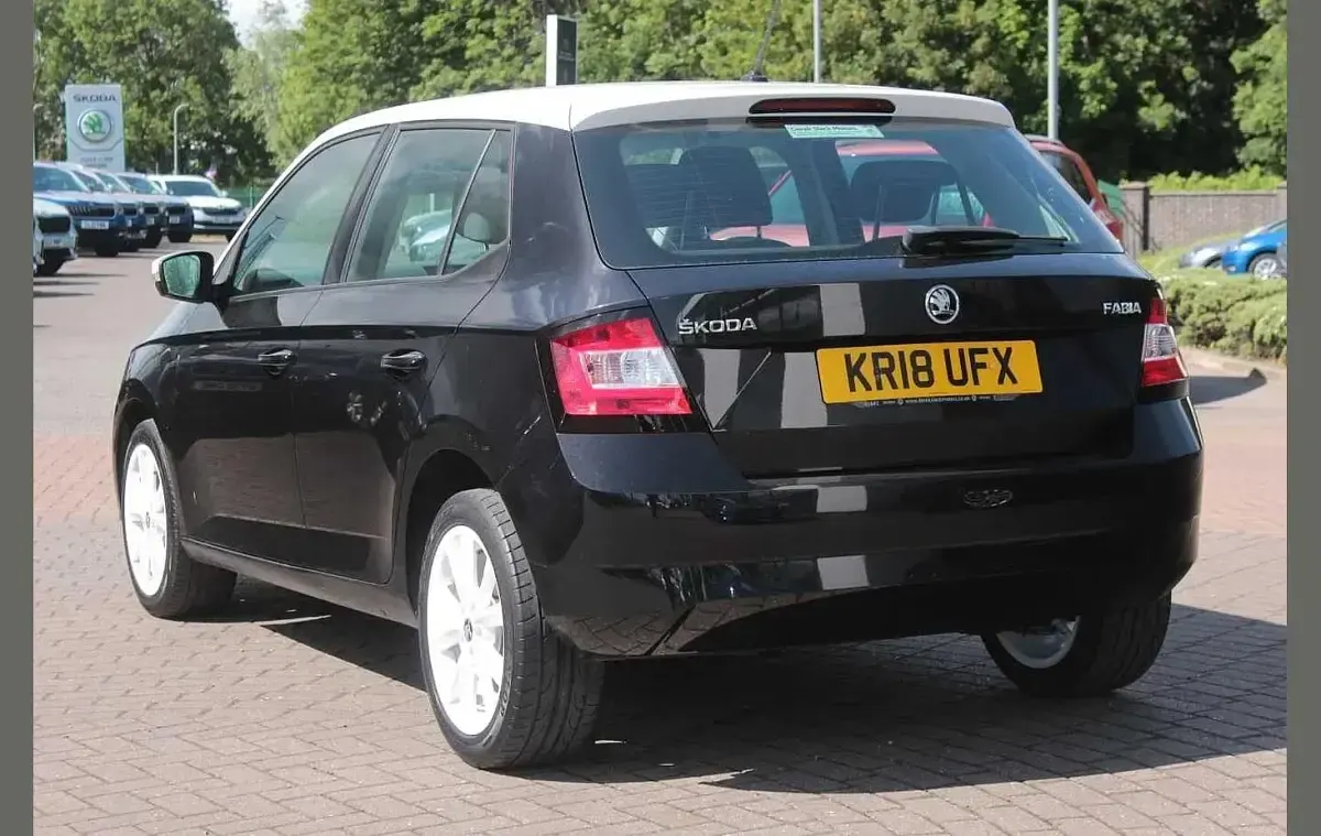 Used Skoda Fabia Colour Edition 94 HP (69 kW) 2018 Black magic pearlescent Hatchback