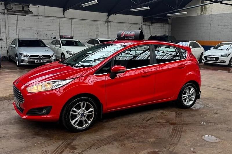 Used Ford Fiesta Zetec 82 HP (60 kW) 2014 Red Hatchback