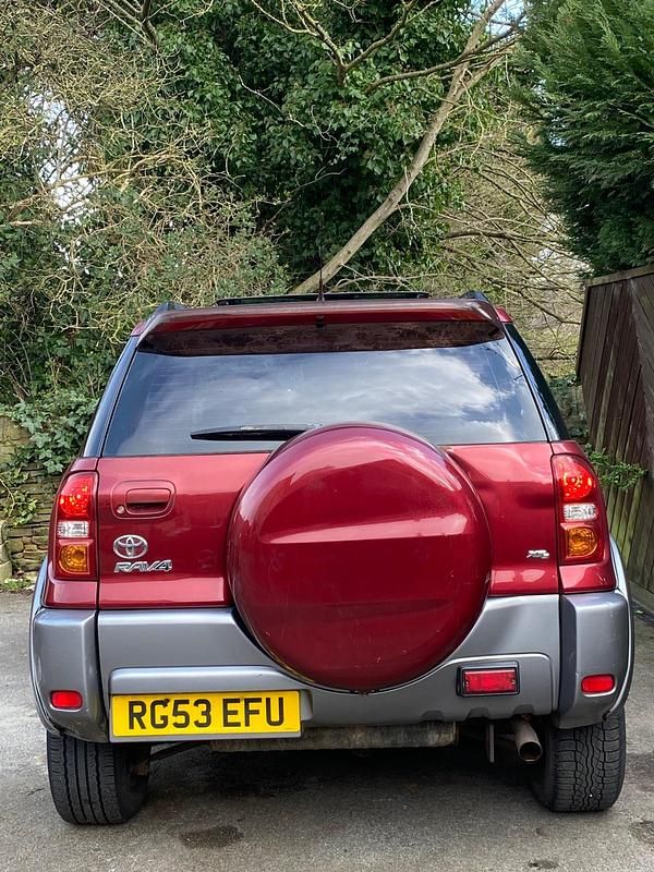 Used Toyota RAV4 147 HP (108 kW) 2004 Red SUV
