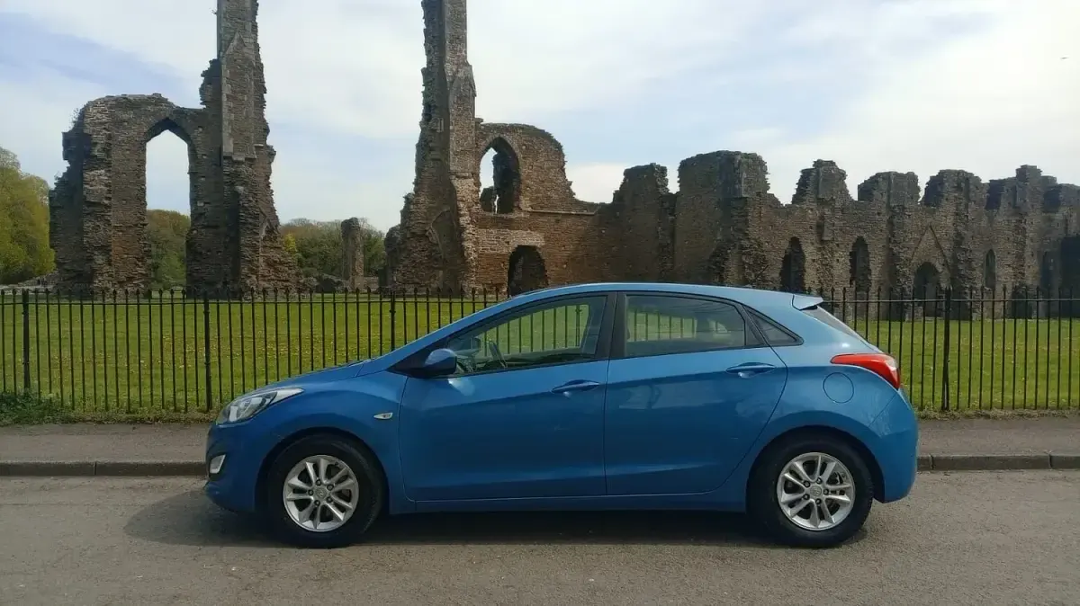 Used Hyundai i30 Active 100 HP (73 kW) 2014 Blue Hatchback